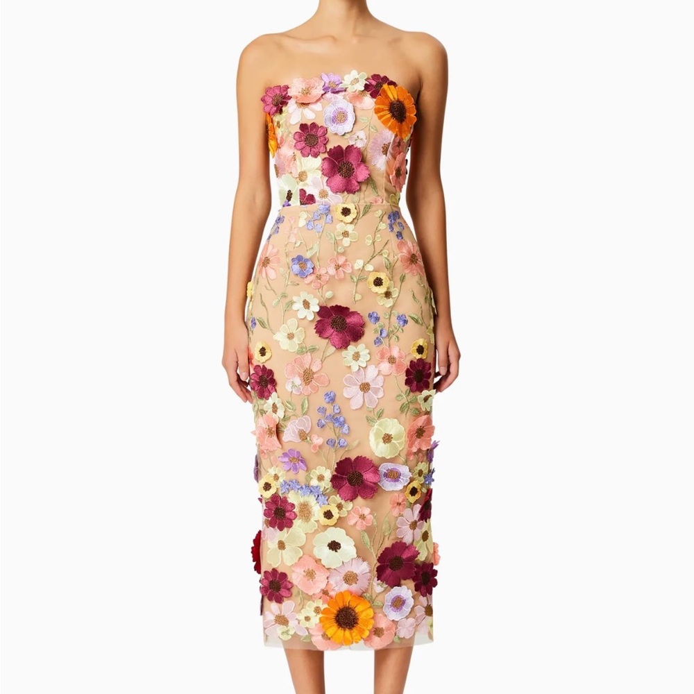 Elliatt - Helena Strapless 3D Floral Midi Dress